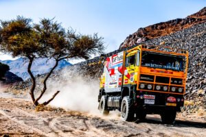Classic Dakar takes to the desert