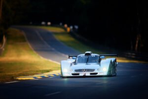 Le Mans 1999, Mercedes Aviation Academy takes off